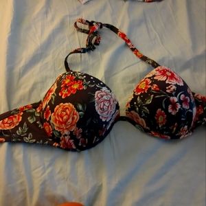 Sexy Top.You can use with Jean jacket.